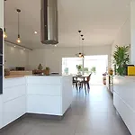 Sunset River Villa, Lisbon